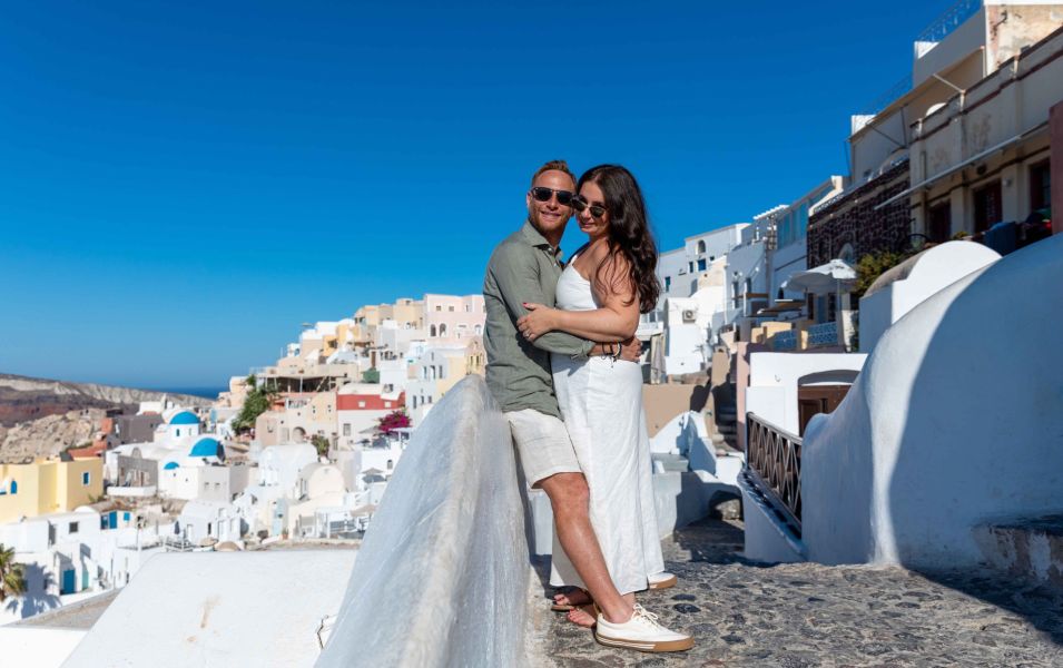 Santorini Oia Couple Photographer