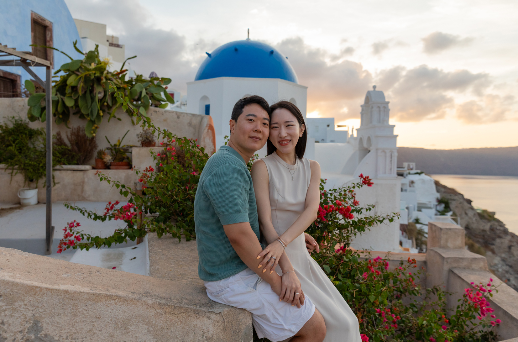 Santorini Sunrise Couple Photography in Oia